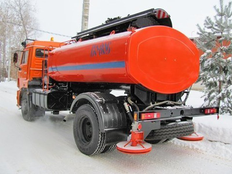 КО-806-01 КДМ (комбинированная дорожная машина)